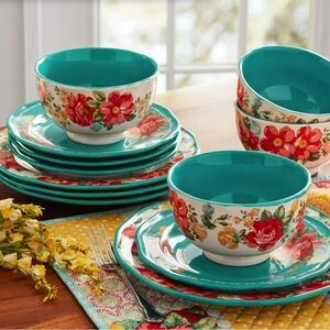 Like new The Pioneer Woman Vintage Floral 12-Piece Dinnerware Set, Teal Blue
